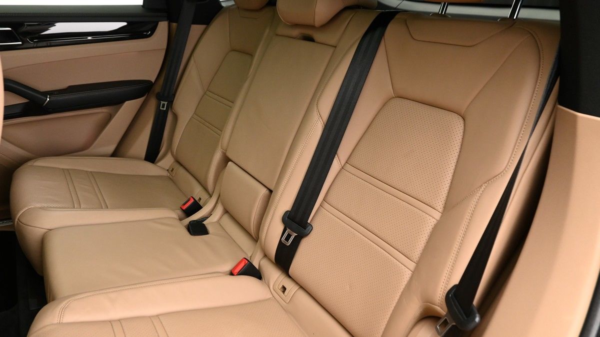 Porsche Cayenne Image 9