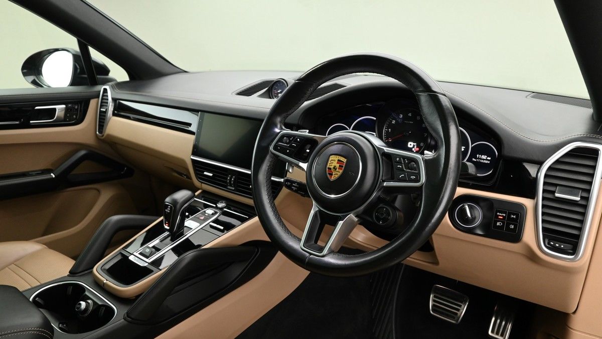 Porsche Cayenne Image 5