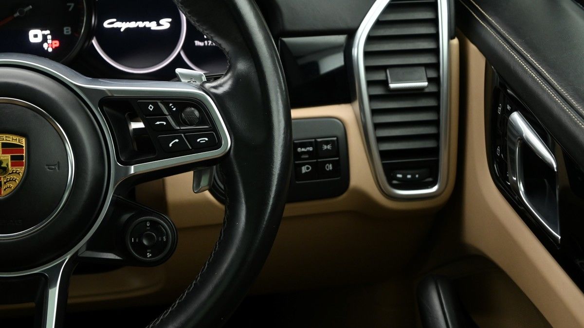 Porsche Cayenne Image 31