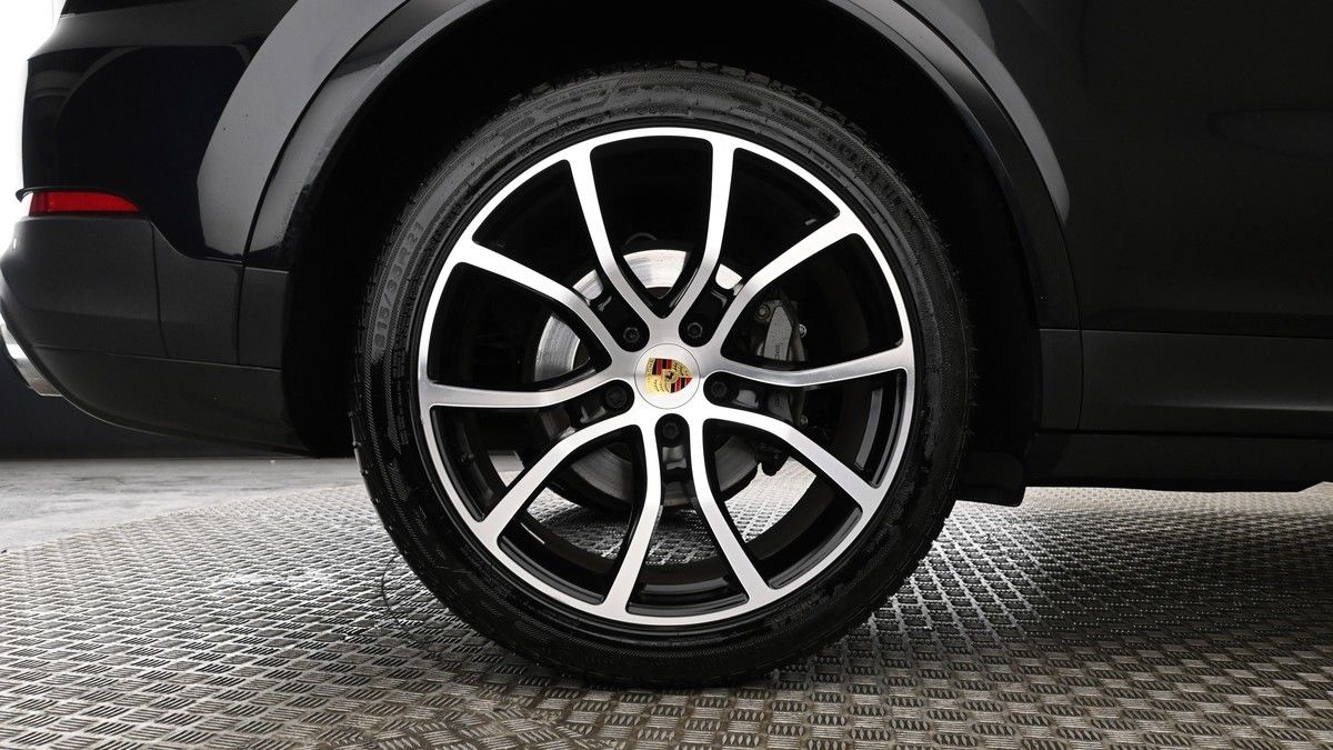 Porsche Cayenne Image 9