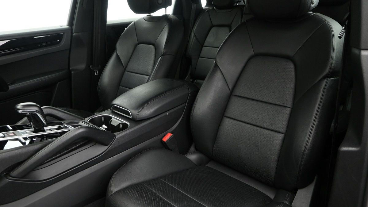 Porsche Cayenne Image 4