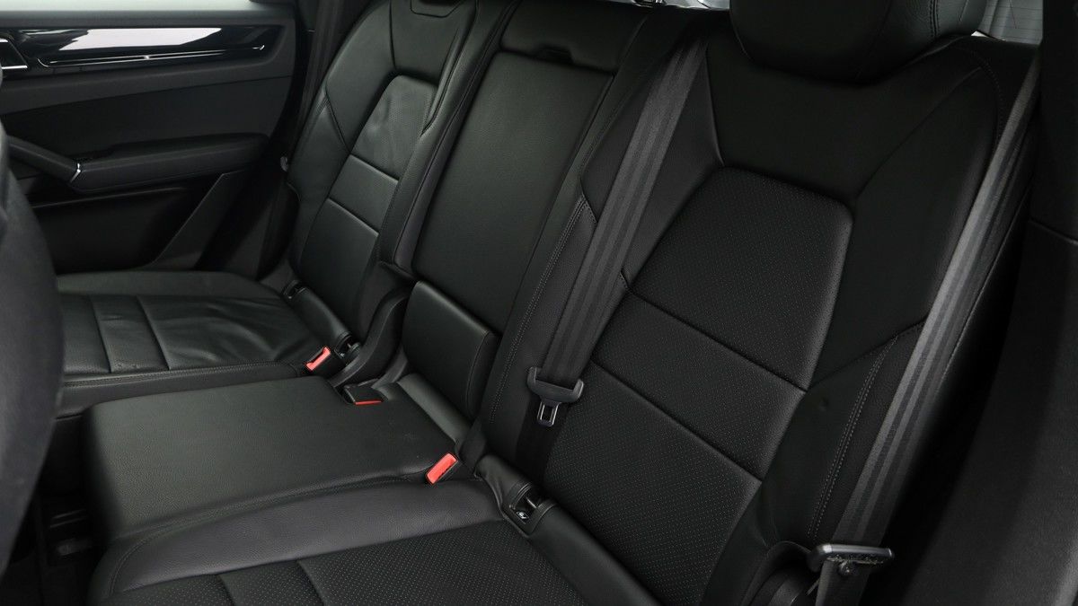 Porsche Cayenne Image 5