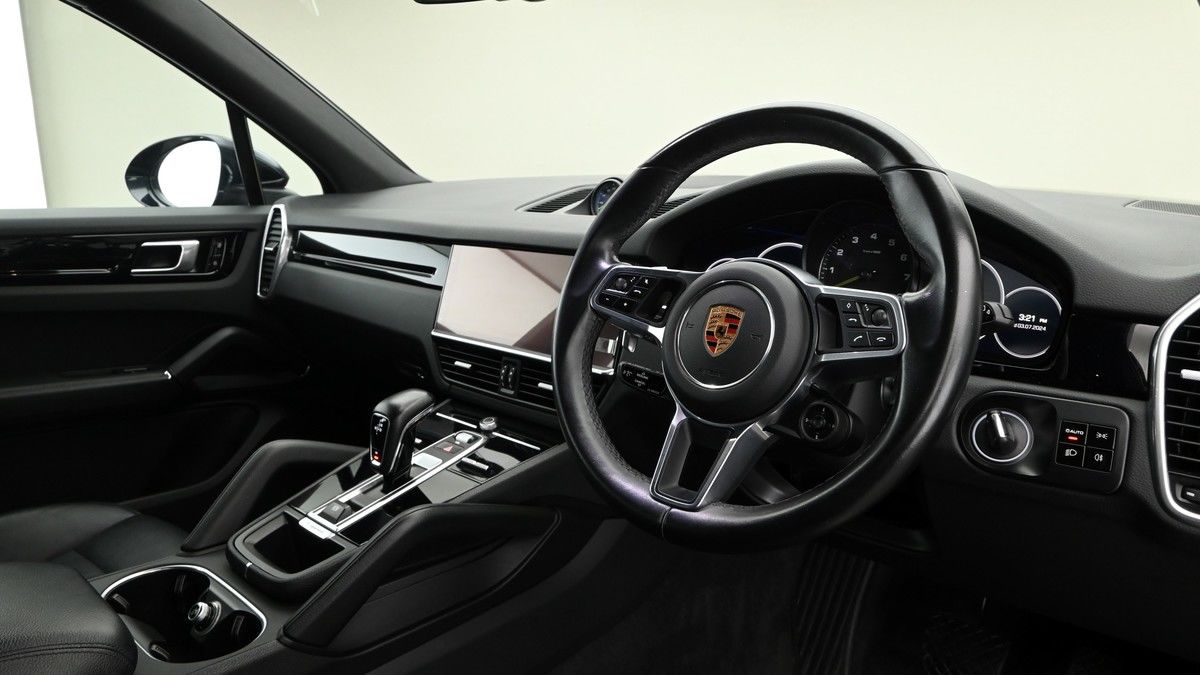 Porsche Cayenne Image 3