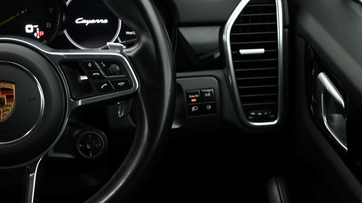 Porsche Cayenne Image 16