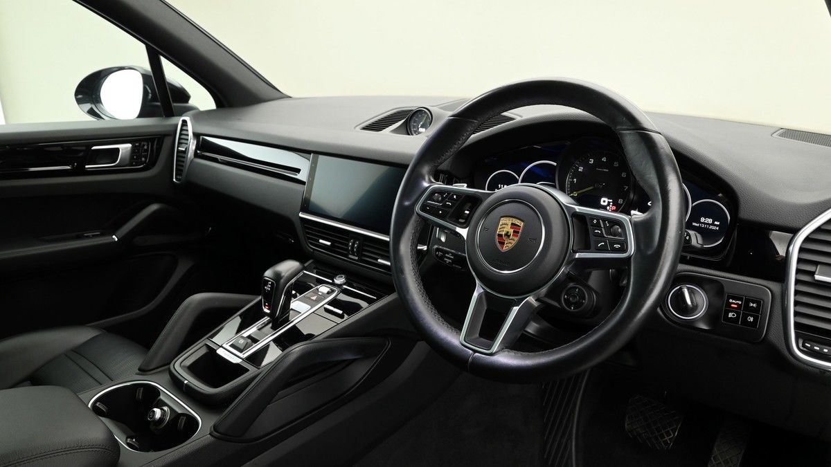 Porsche Cayenne Image 3