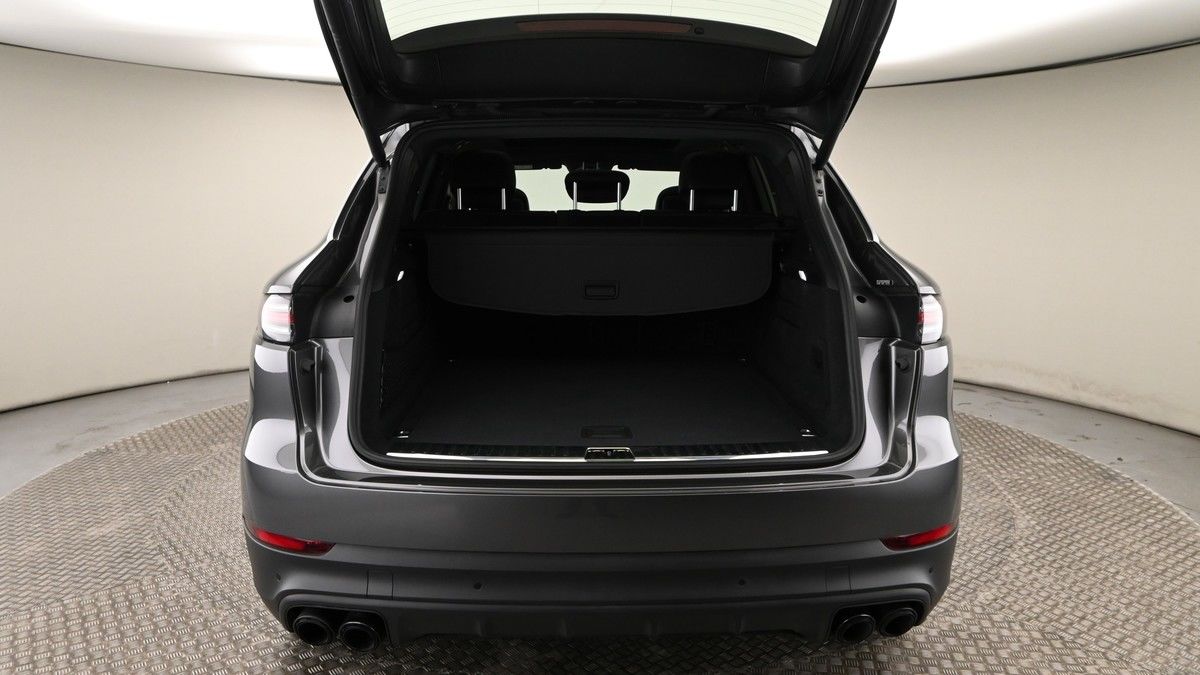 Porsche Cayenne Image 10