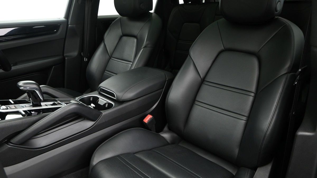 Porsche Cayenne Image 4