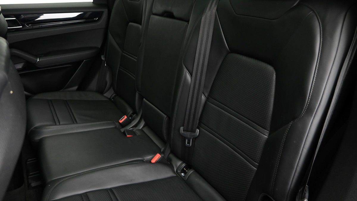 Porsche Cayenne Image 5