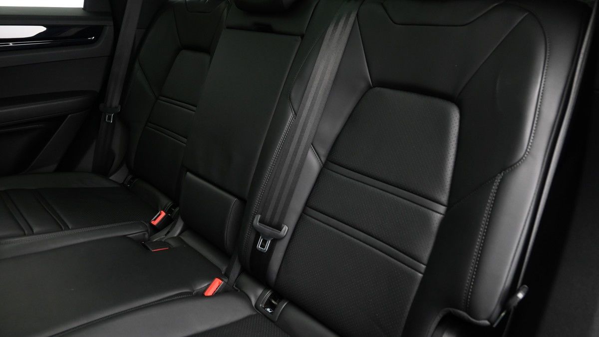 Porsche Cayenne Image 5