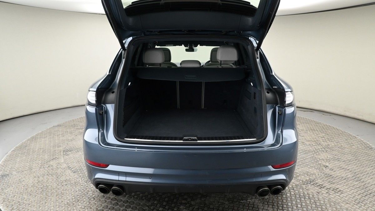 Porsche Cayenne Image 10