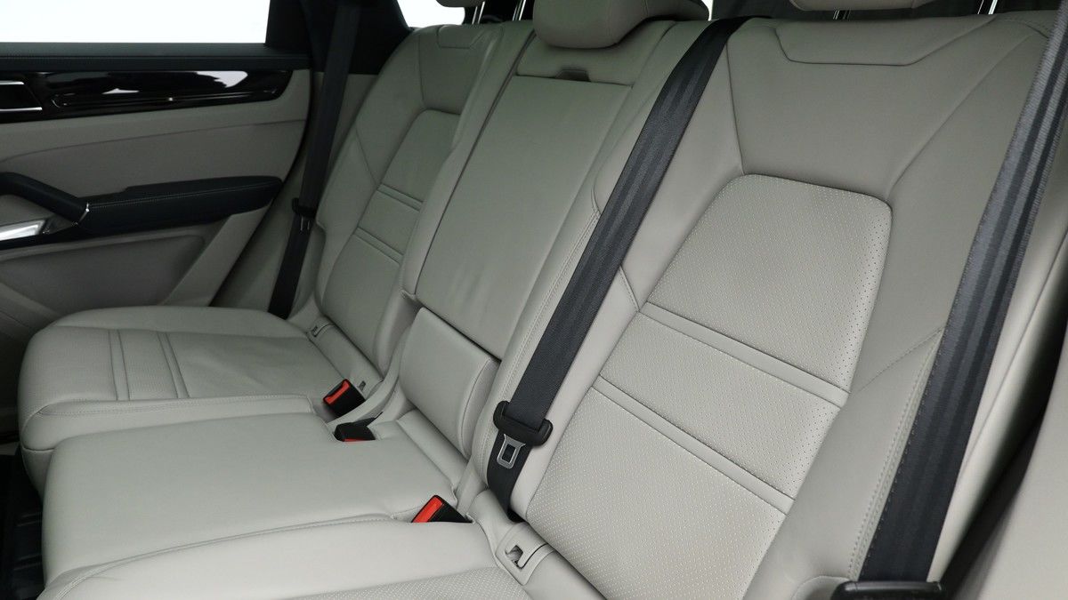 Porsche Cayenne Image 5