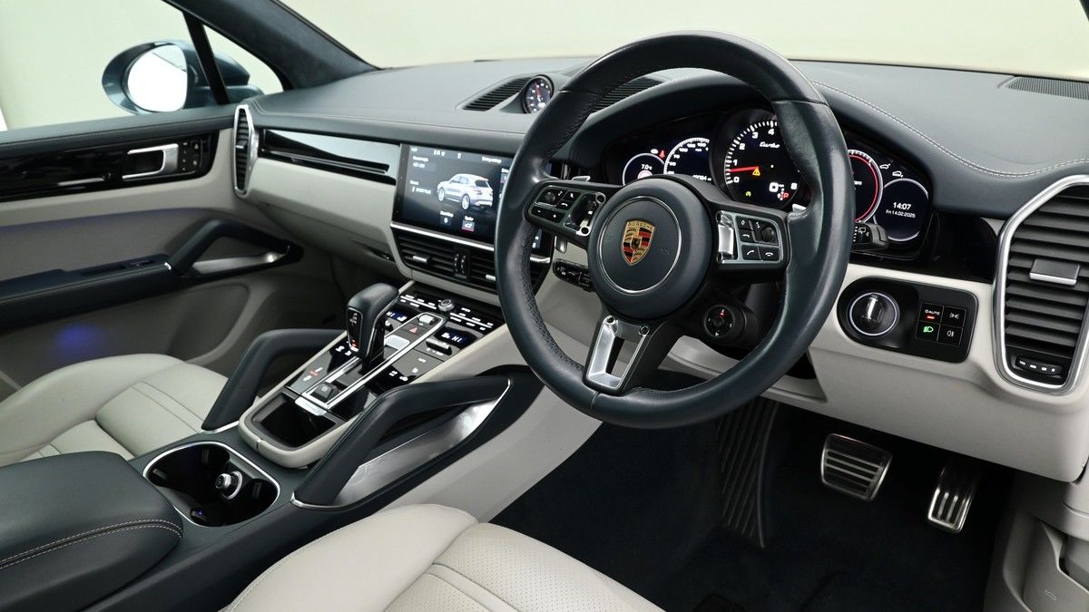 Porsche Cayenne Image 3