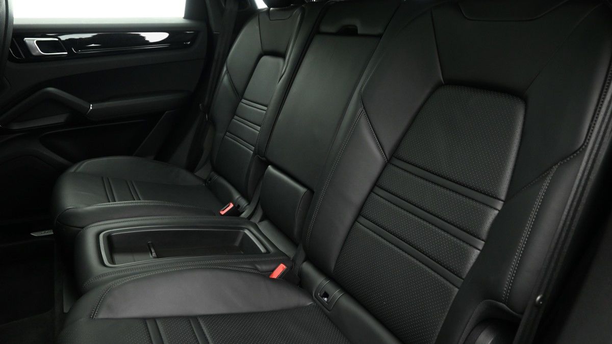 Porsche Cayenne Image 5