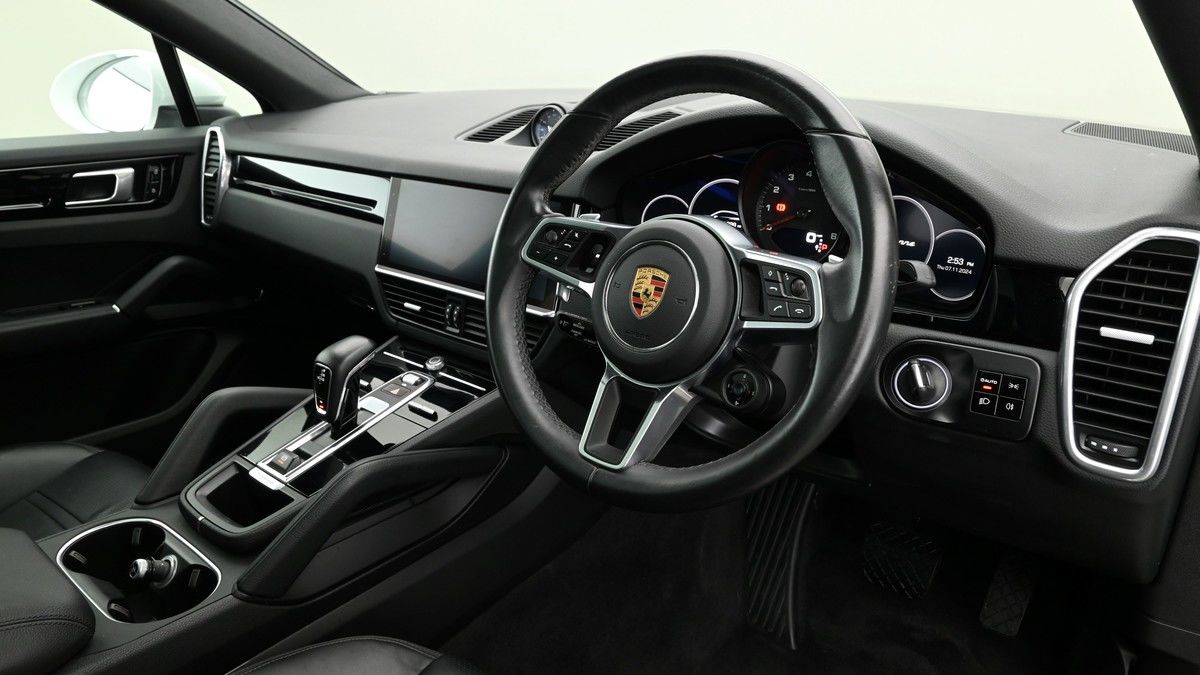 Porsche Cayenne Image 3