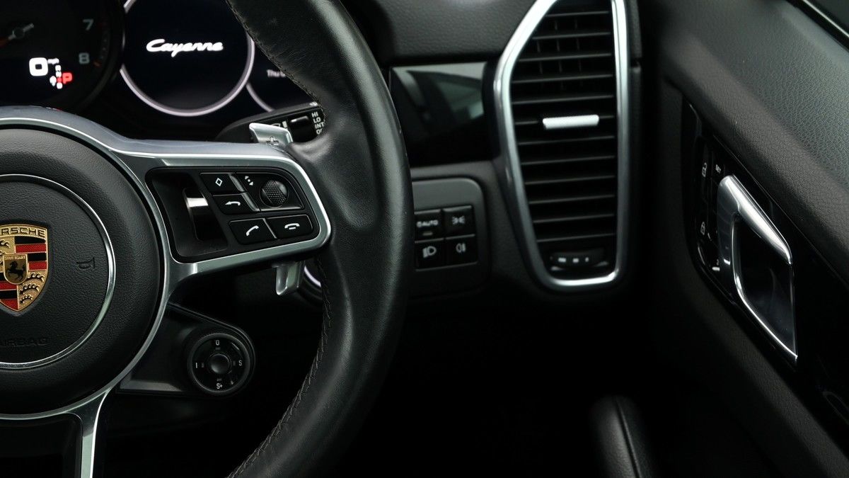 Porsche Cayenne Image 16