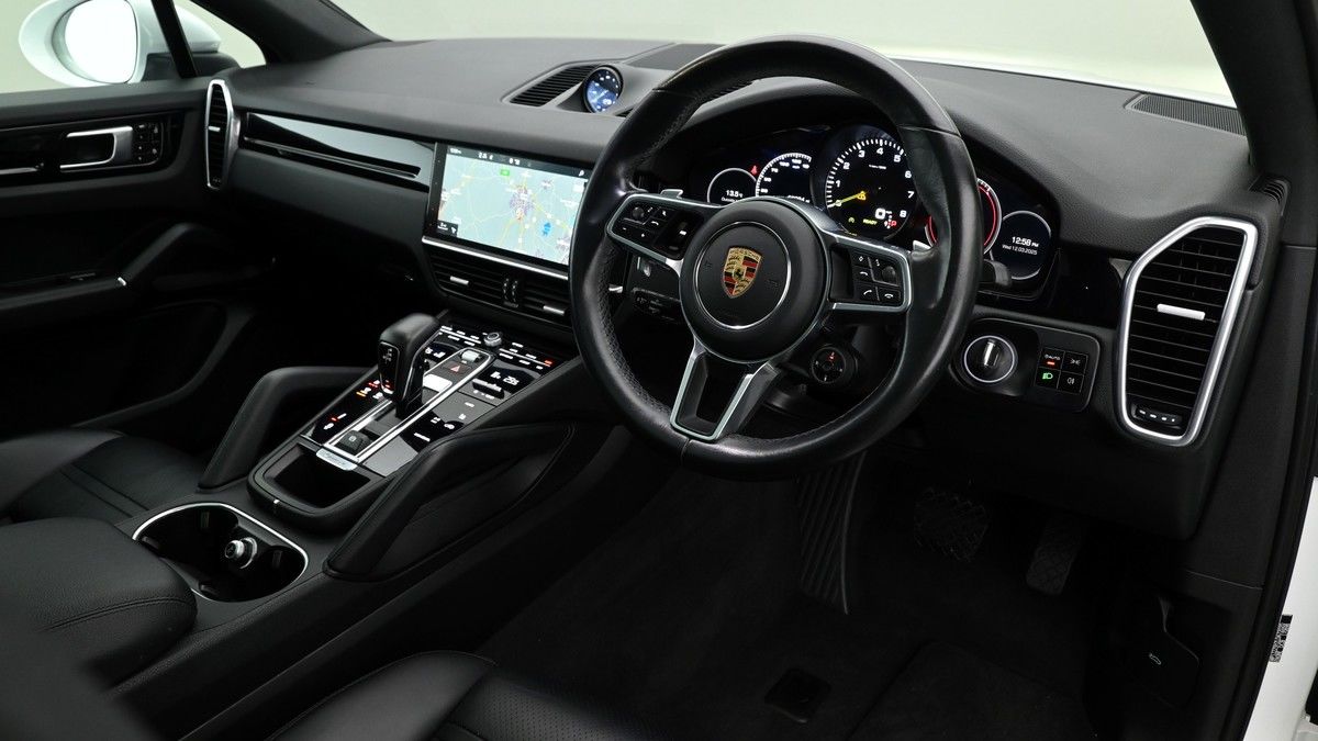 Porsche Cayenne Image 3