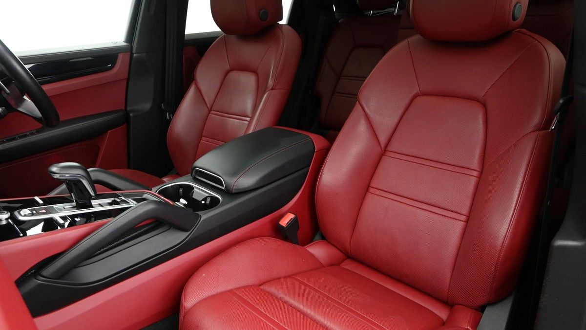 Porsche Cayenne Image 4