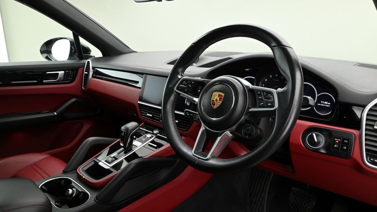 Porsche Cayenne Image 3