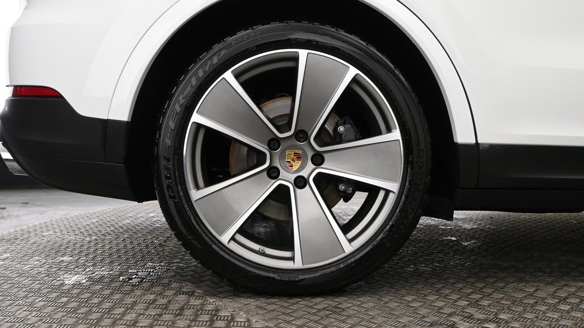 Porsche Cayenne Image 9