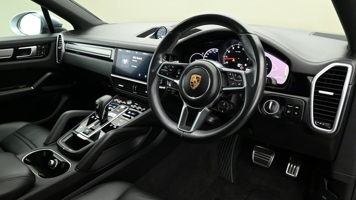 Porsche Cayenne Image 3