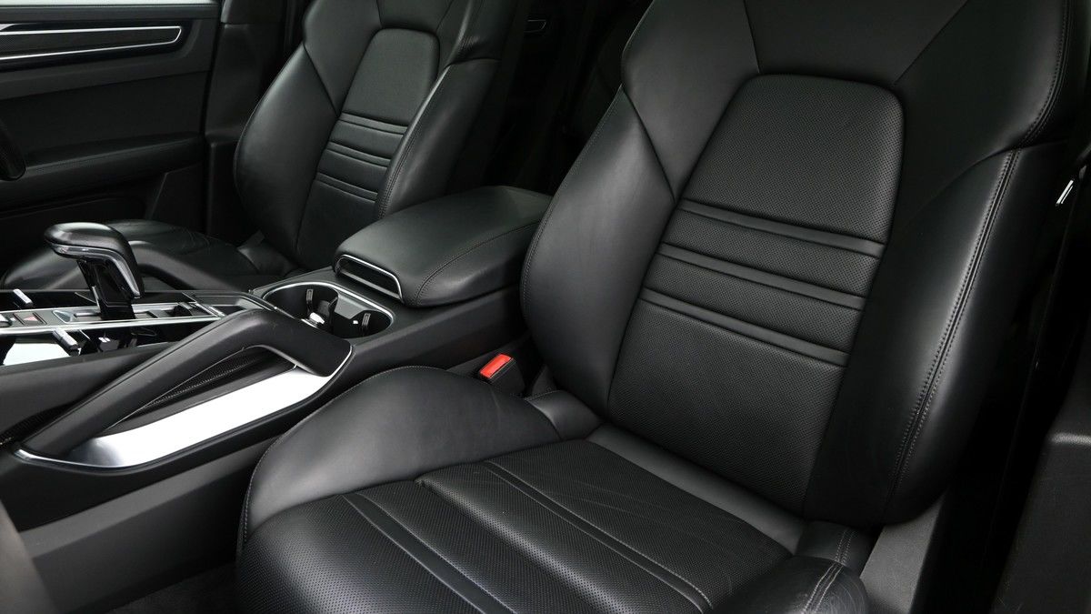 Porsche Cayenne Image 4