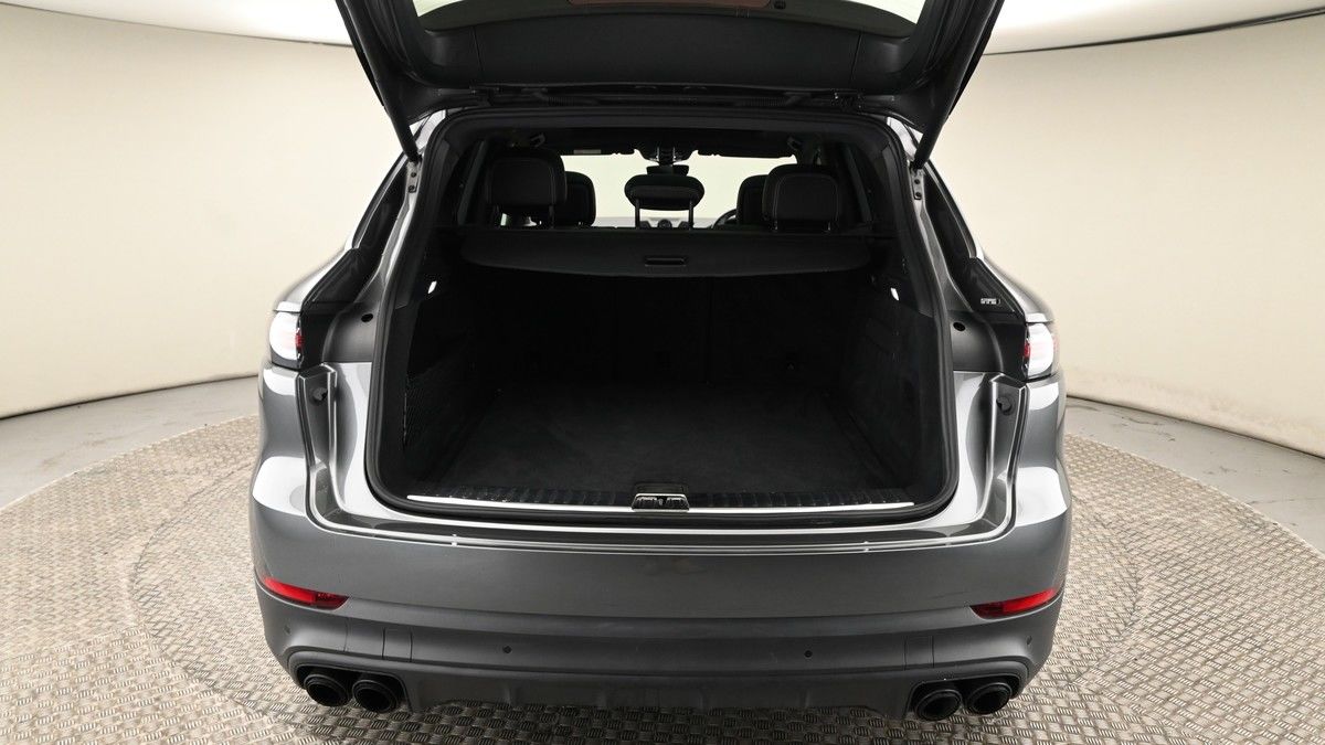 Porsche Cayenne Image 10