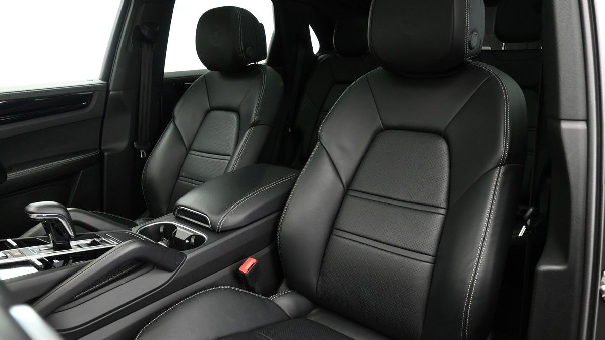 Porsche Cayenne Image 4