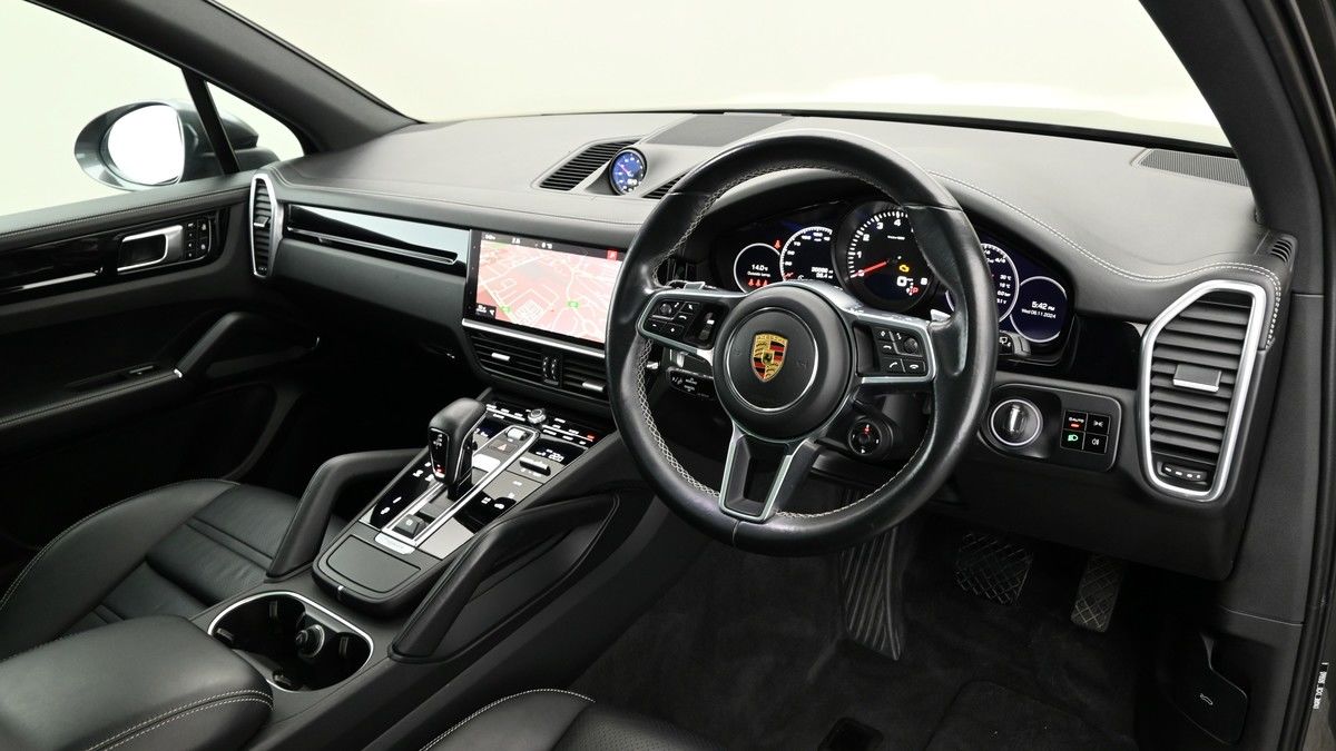 Porsche Cayenne Image 3