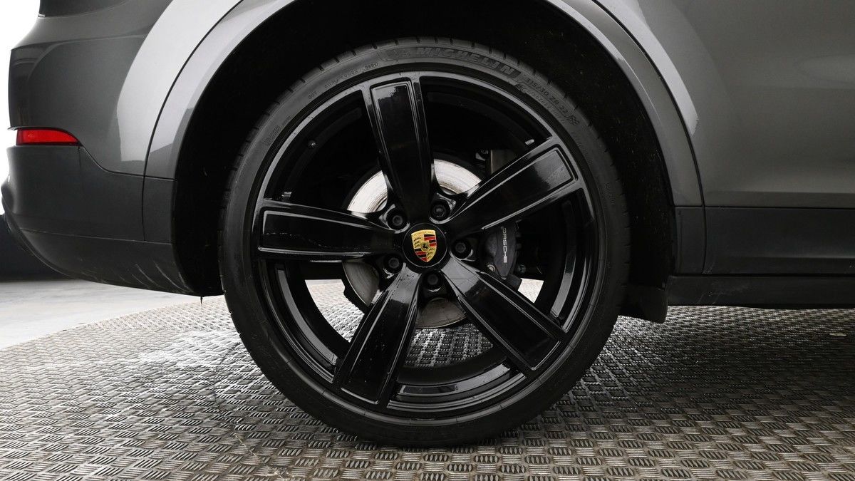 Porsche Cayenne Image 9