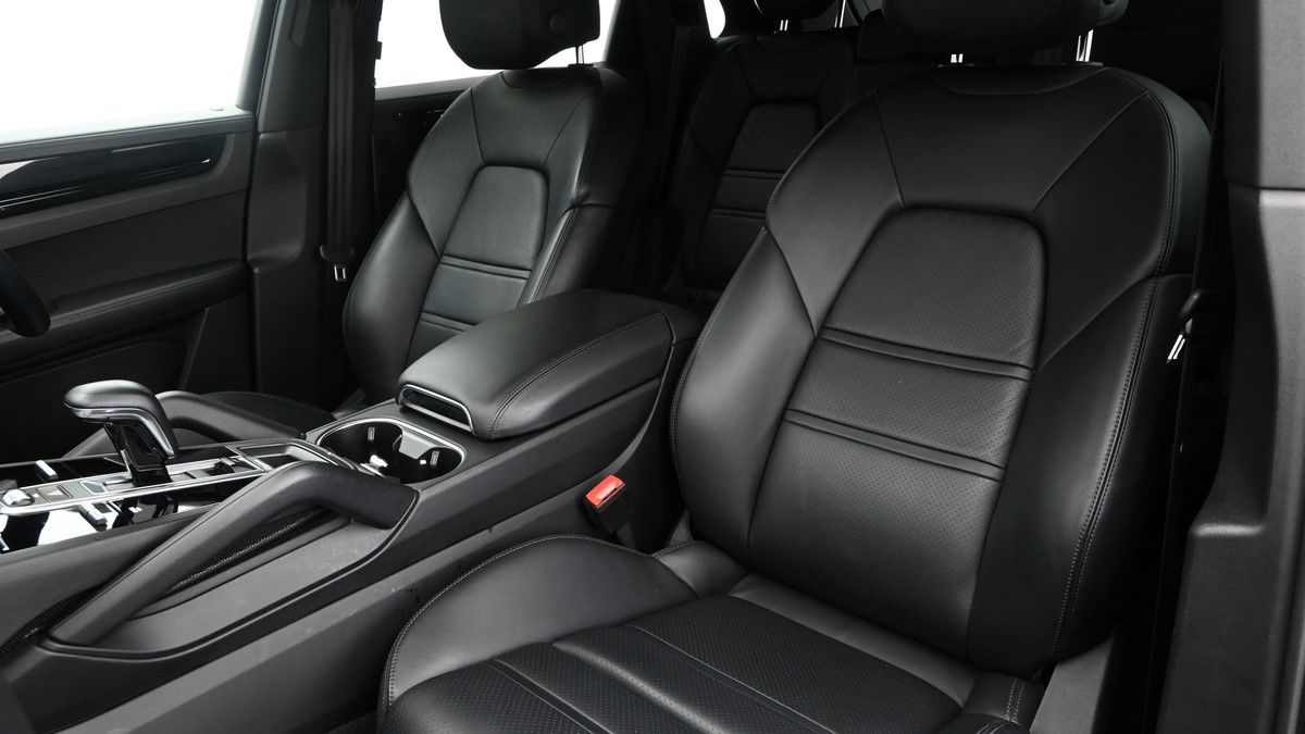 Porsche Cayenne Image 4