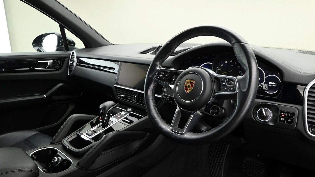 Porsche Cayenne Image 3