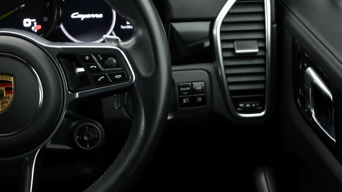 Porsche Cayenne Image 16