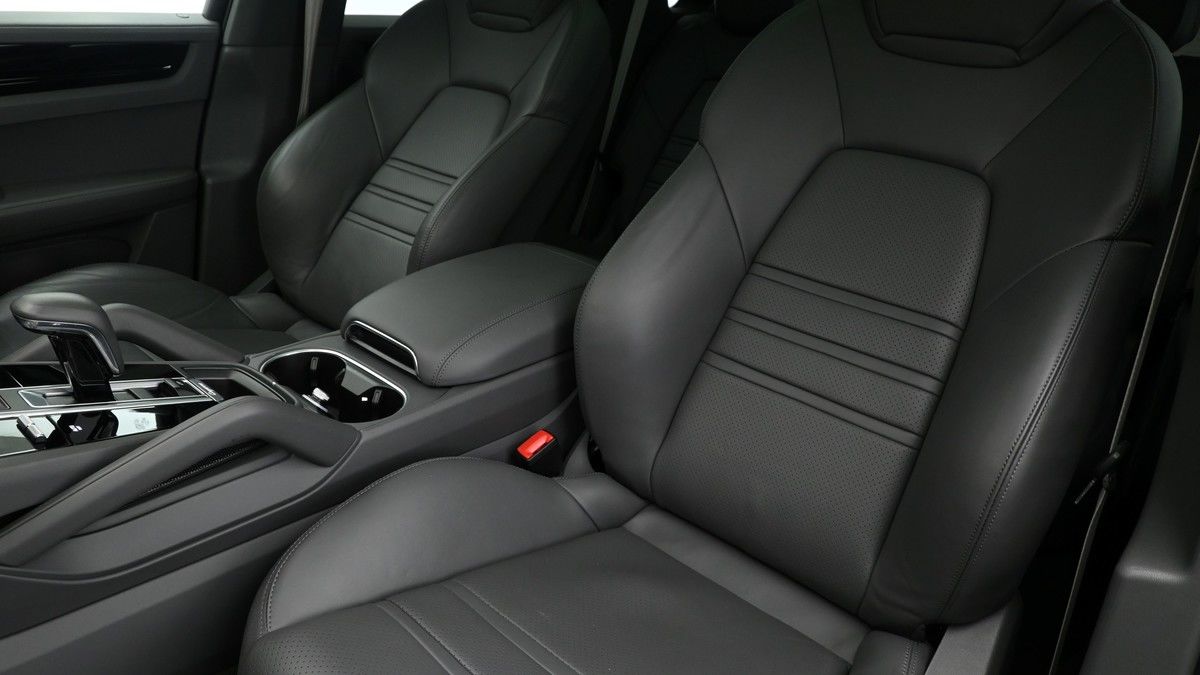 Porsche Cayenne Image 4