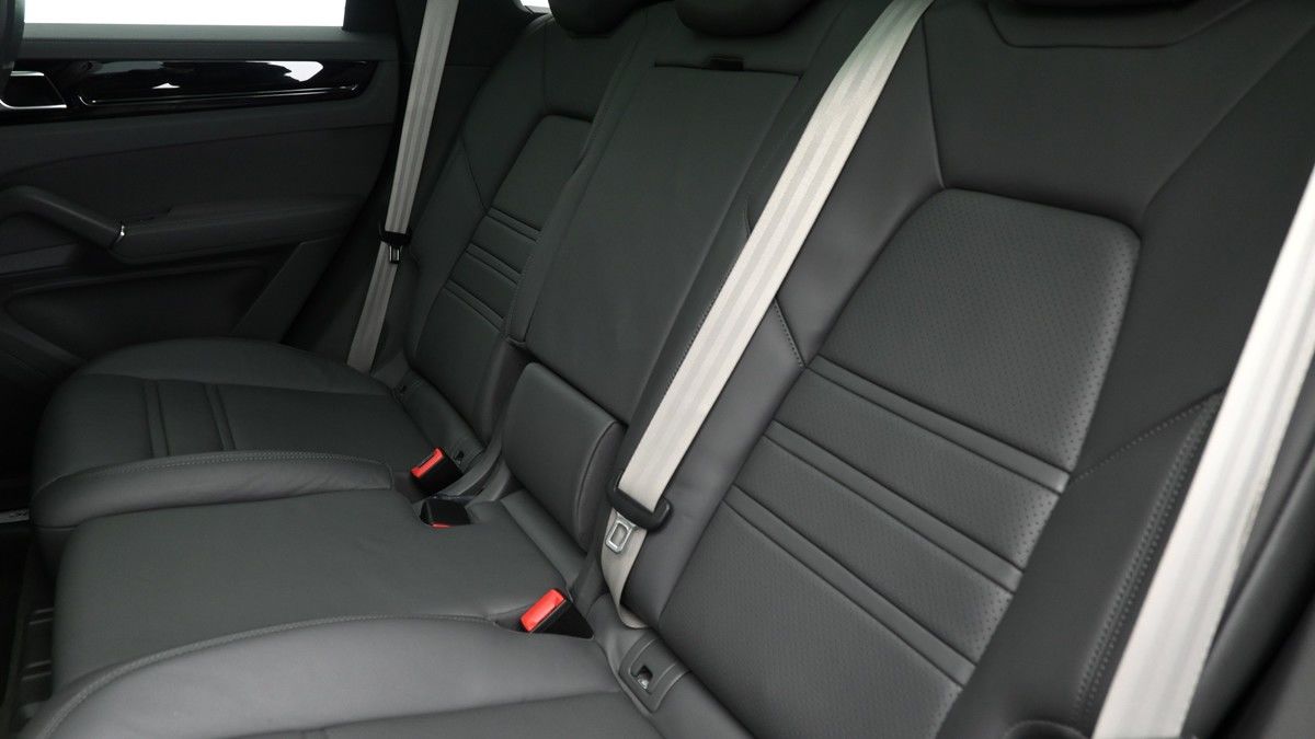 Porsche Cayenne Image 5