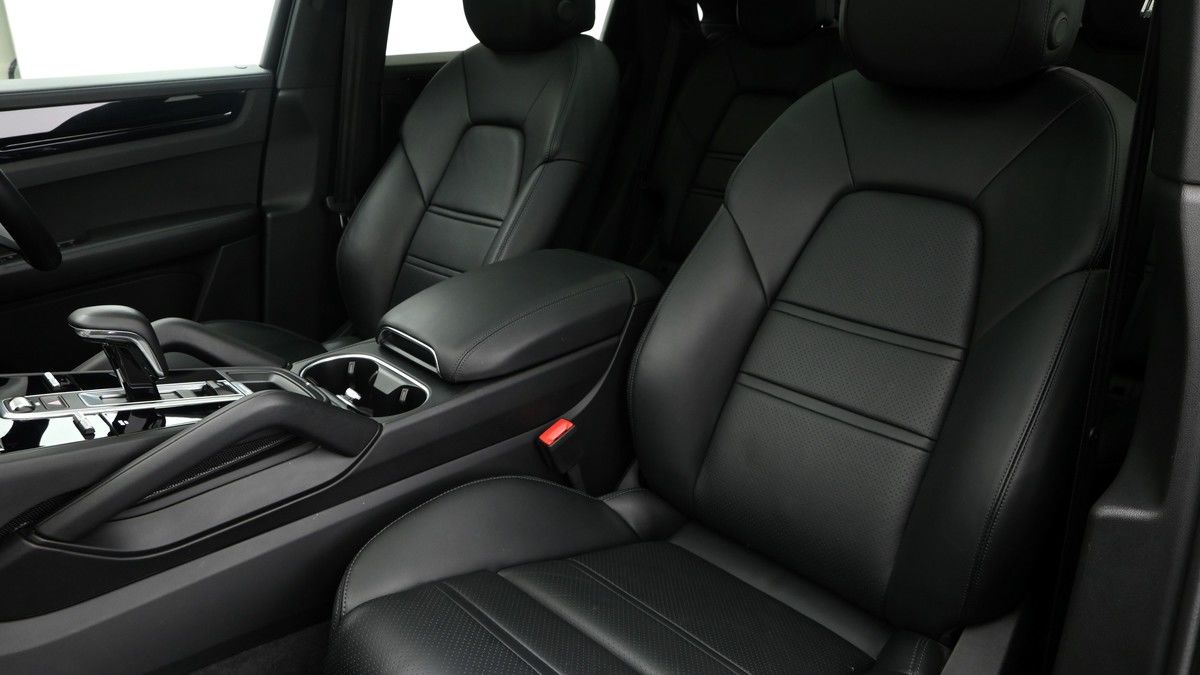 Porsche Cayenne Image 4