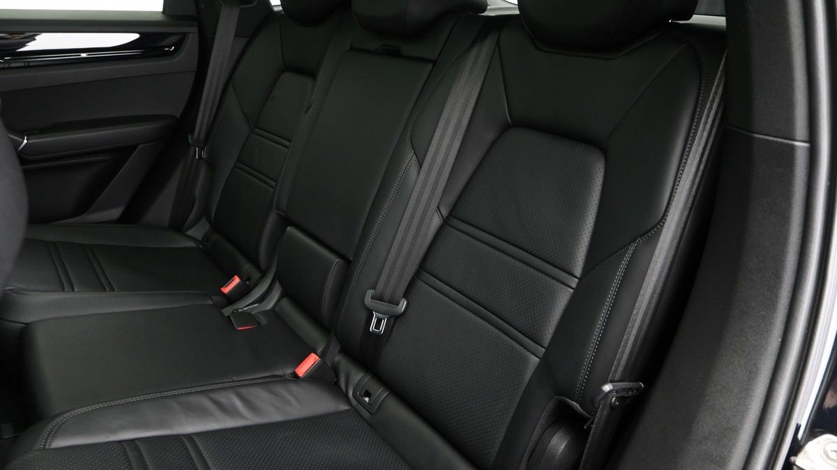 Porsche Cayenne Image 5