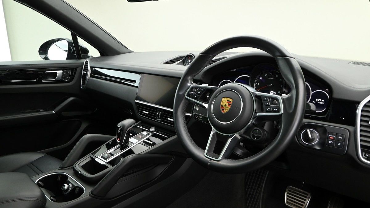 Porsche Cayenne Image 3