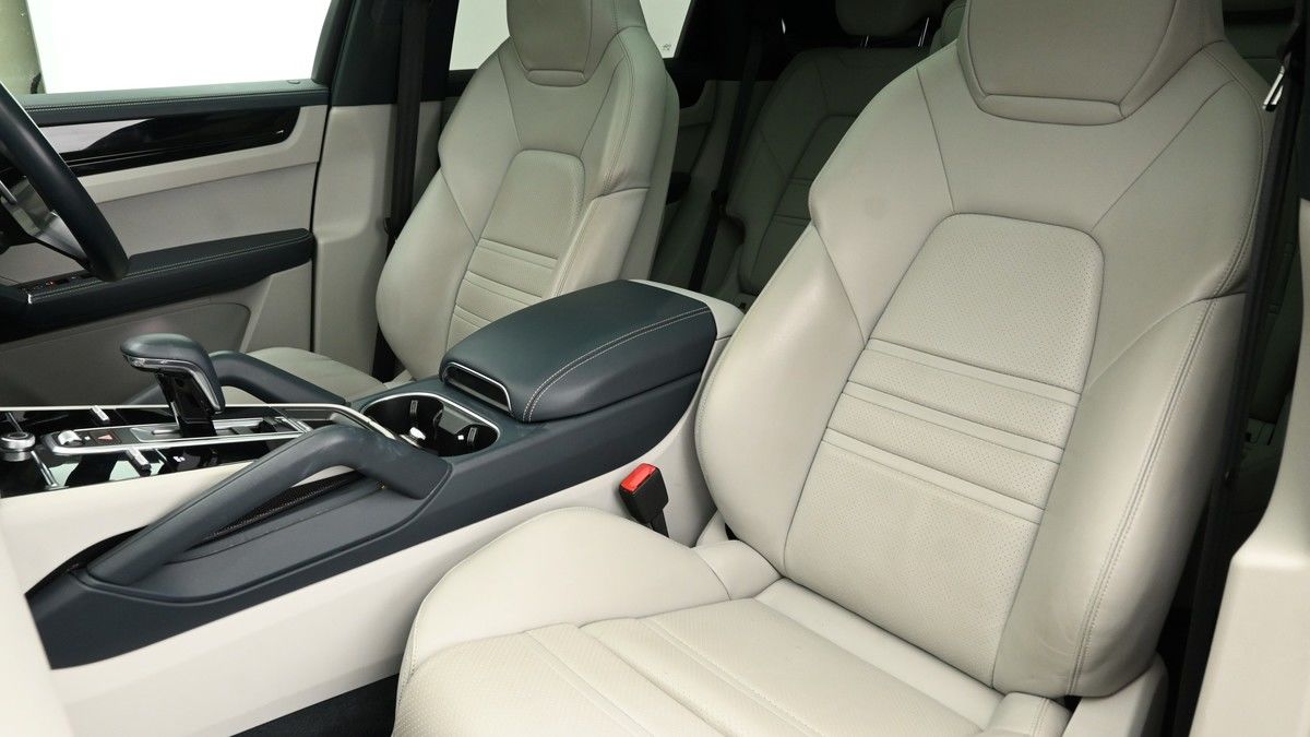 Porsche Cayenne Image 4