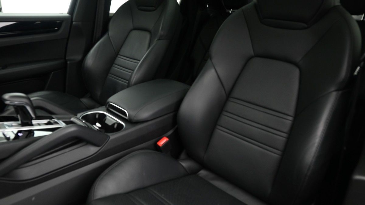 Porsche Cayenne Image 4