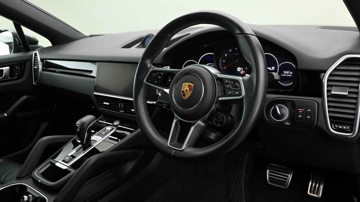 Porsche Cayenne Image 3