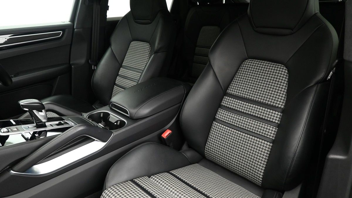 Porsche Cayenne Image 4