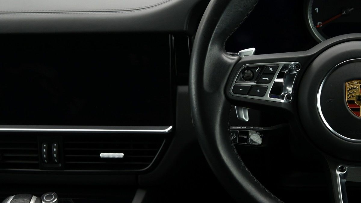 Porsche Cayenne Image 15