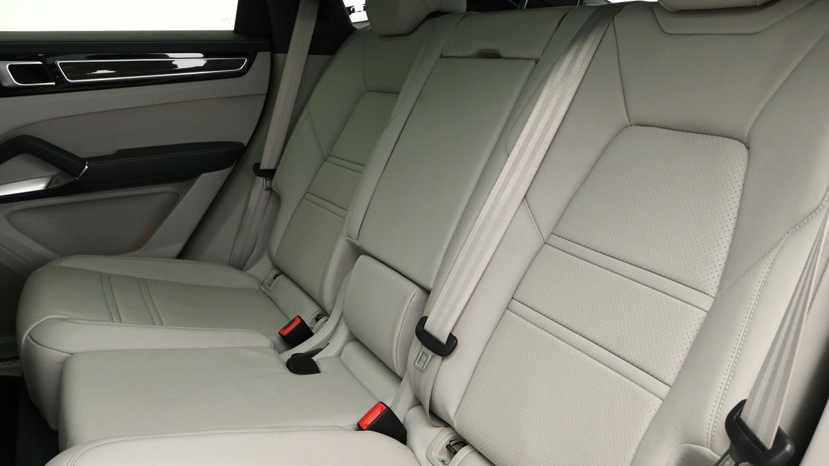 Porsche Cayenne Image 5