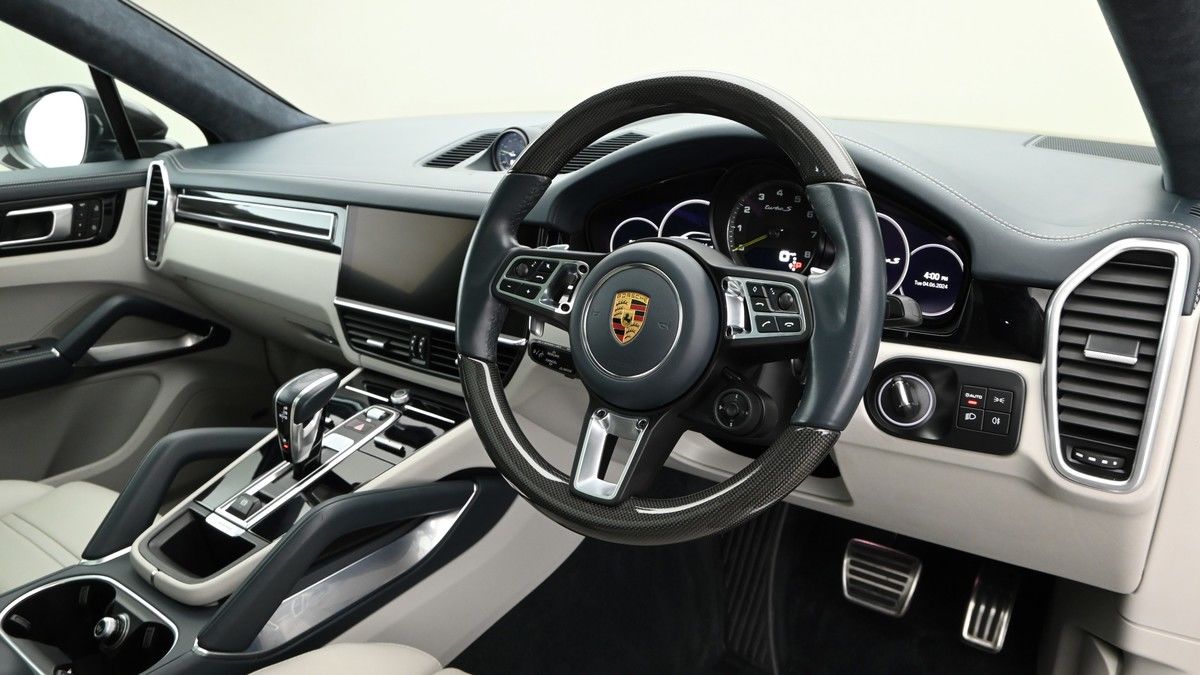 Porsche Cayenne Image 3