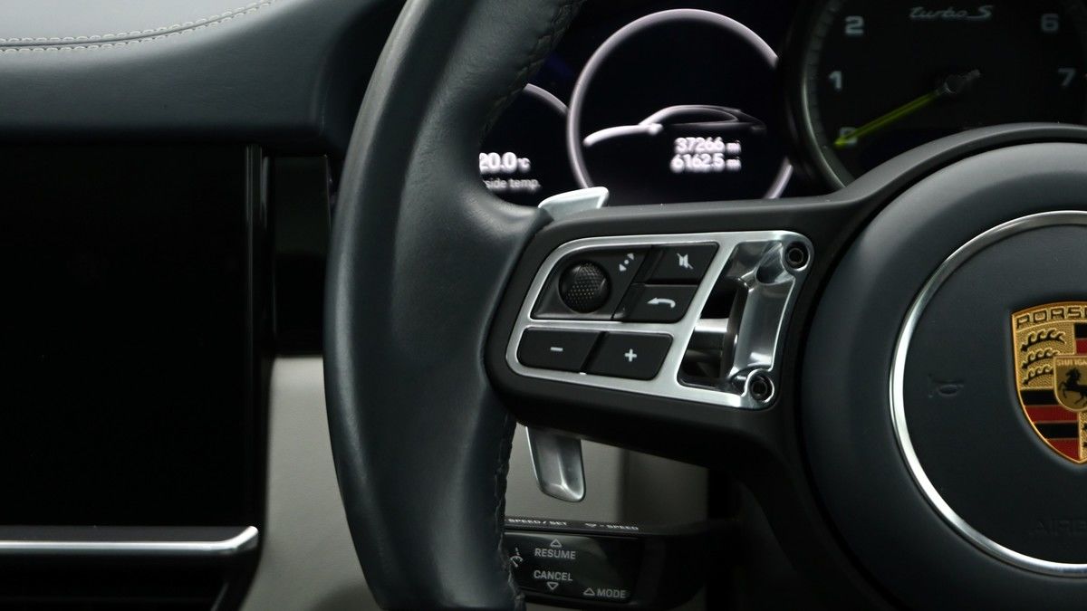 Porsche Cayenne Image 15