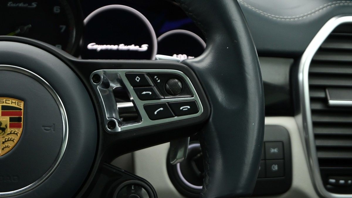 Porsche Cayenne Image 16