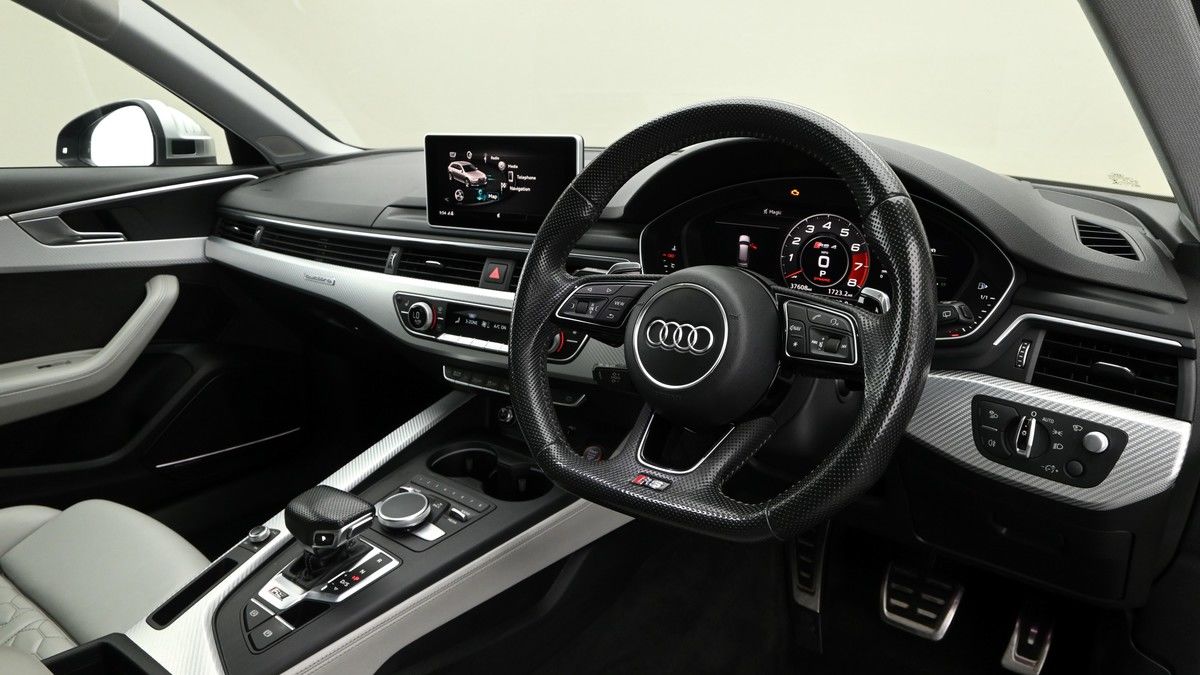 Audi RS4 Avant Image 3