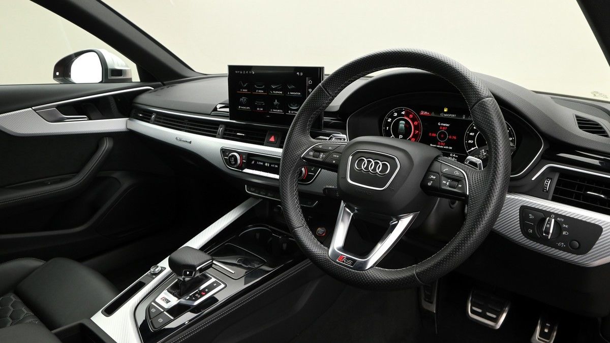 Audi RS4 Avant Image 3