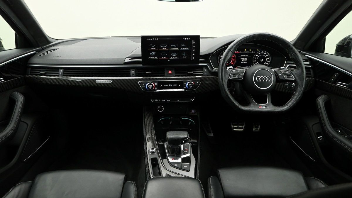 Audi RS4 Avant Image 14