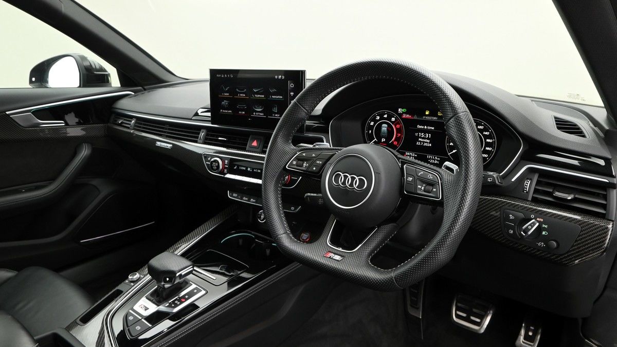 Audi RS4 Avant Image 3